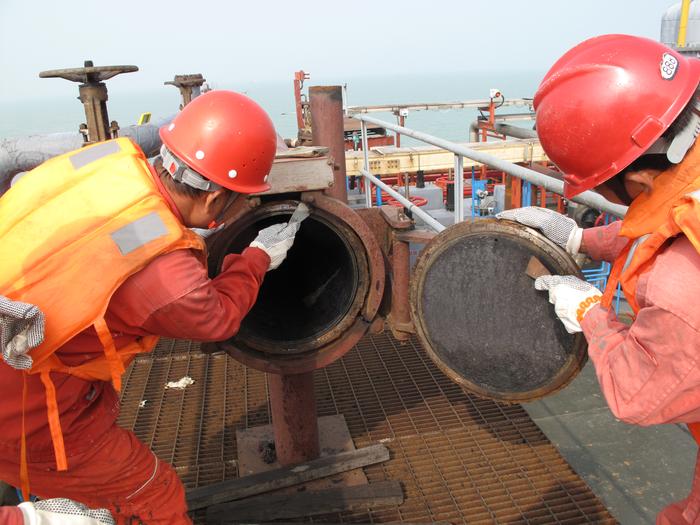 中国石化新闻网--海底管道系统清管,让管道输送