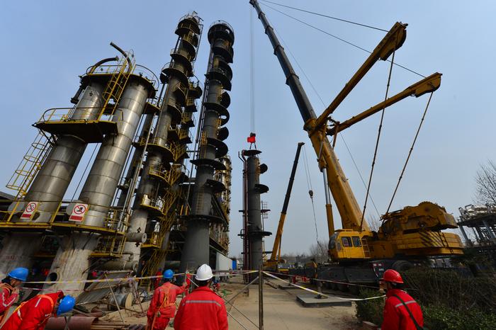 石化新闻网--中国石化首套自主设计的石脑油抽