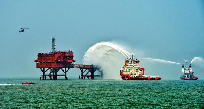 中国石化新闻网--胜利油田举行海上综合应急演