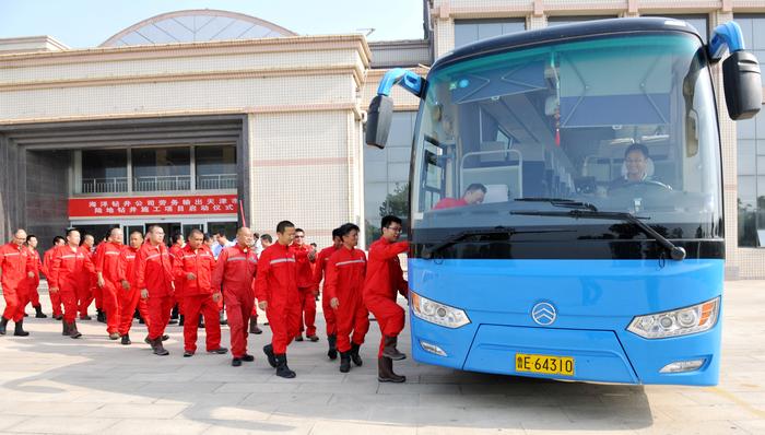 中国石化新闻网--胜利海洋钻井62人赴天津输出