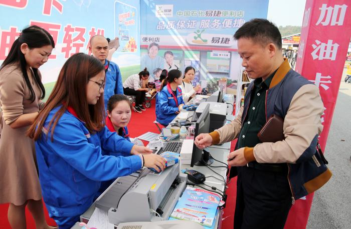 中国石化新闻网--湖南岳阳石油:车展搭台 营销