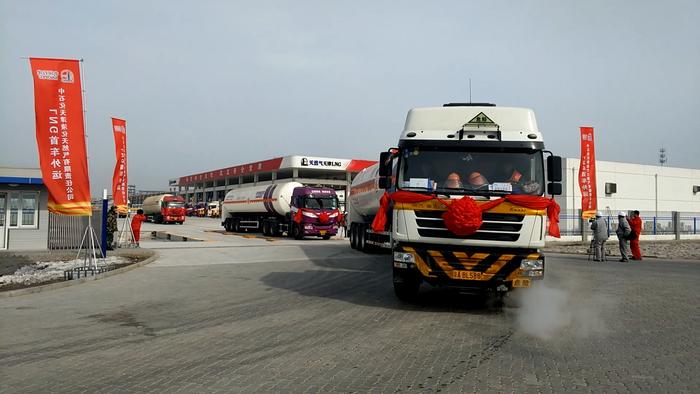 中石化天津LNG投产首车液化天然气外运