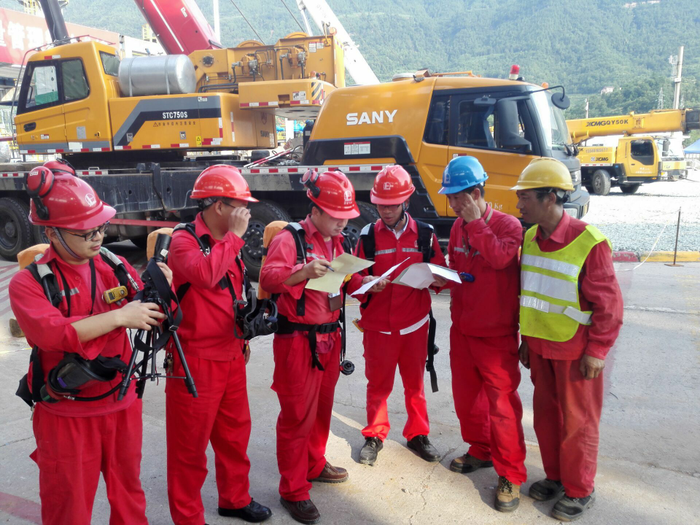 安全月中的两学一做