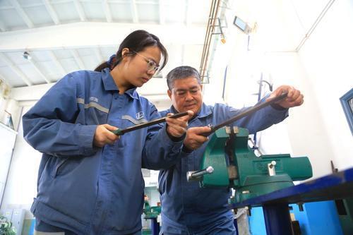 发挥工作室优势增强员工技能