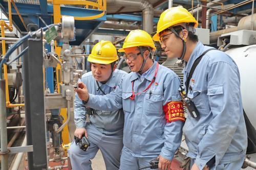 党员攻坚降能耗