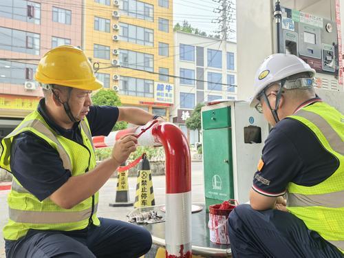 湖北恩施石油党员干部深入基层开展帮扶活动